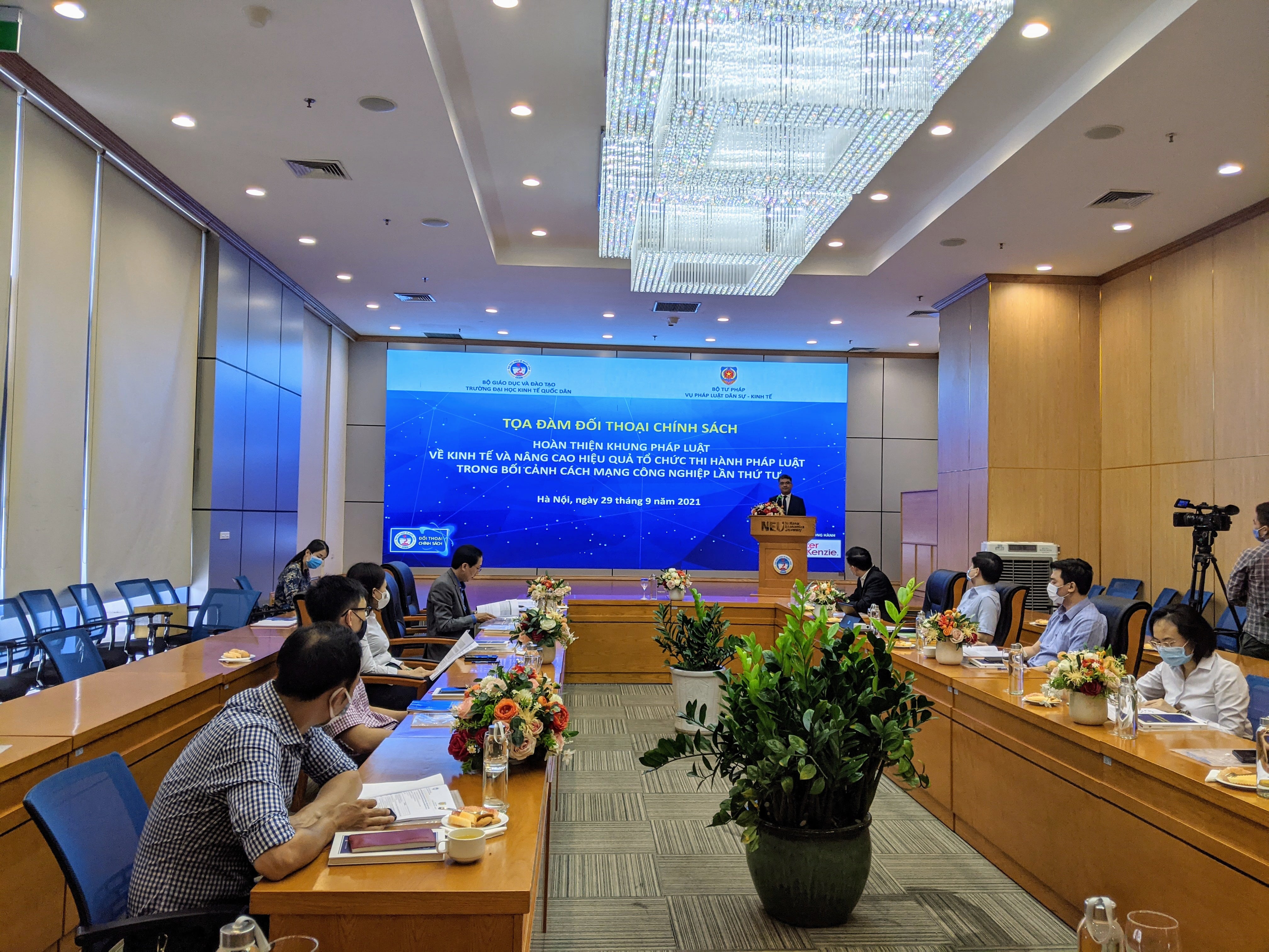 Ông Nguyễn Thanh Tú, Vụ trưởng Vụ Pháp luật dân sự - kinh tế phát biểu đề dẫn tọa đàm