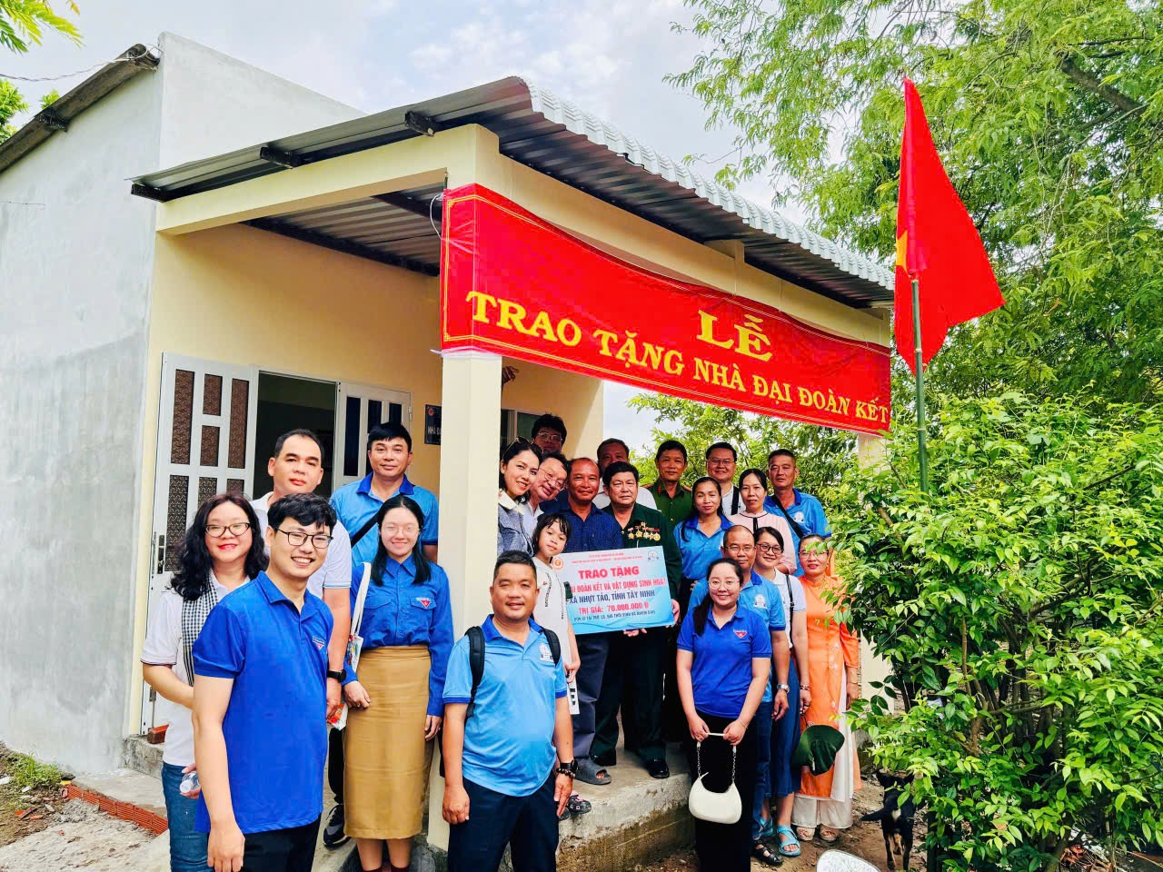 Lễ trao nhà Đại đoàn kết cho ông Đỗ Quốc Trường