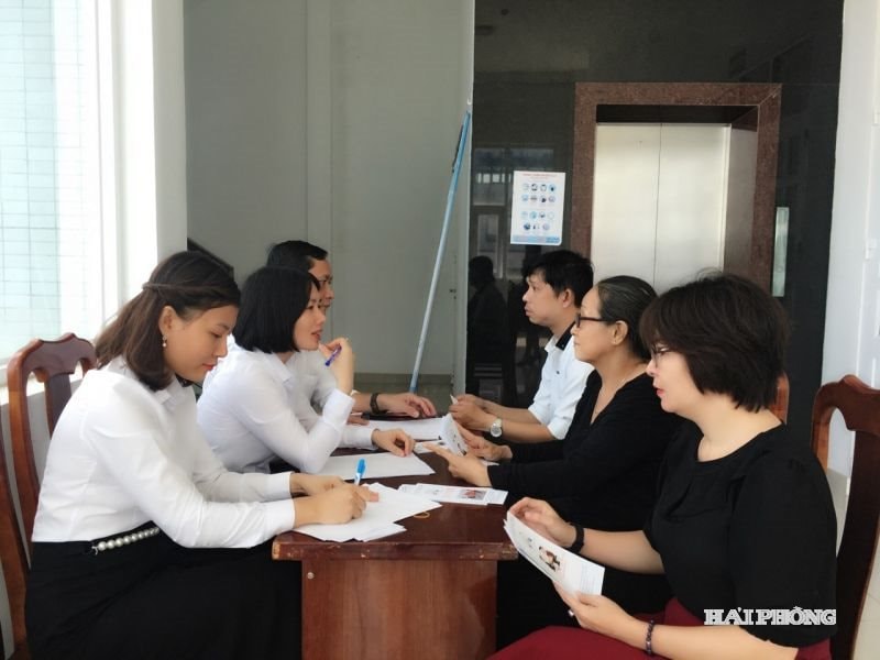Trợ giúp viên pháp lý Trung tâm Trợ giúp pháp lý nhà nước thành phố Hải Phòng trợ giúp, bảo đảm quyền lợi đương sự khi phân chia tài sản ly hôn.