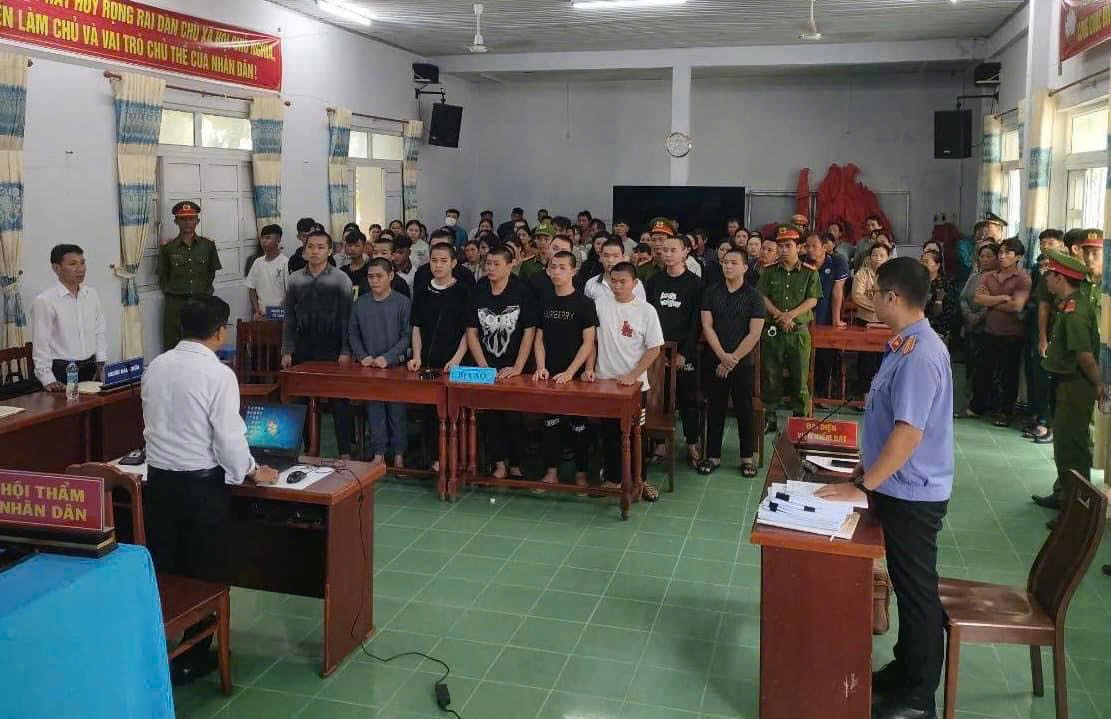 Hình ảnh: Trợ giúp viên pháp lý tham gia tố tụng tại phiên tòa xét xử lưu động đối tượng là người chưa thành niên